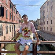 Estudiante de bachillerato da clases de historia en primaria y secundaria. Tambien otras materias